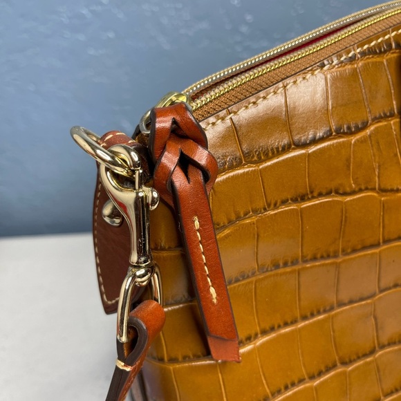 Dooney & Bourke cognac/tan med croc embossed all leather strap tote and dust bag - Picture 7 of 13